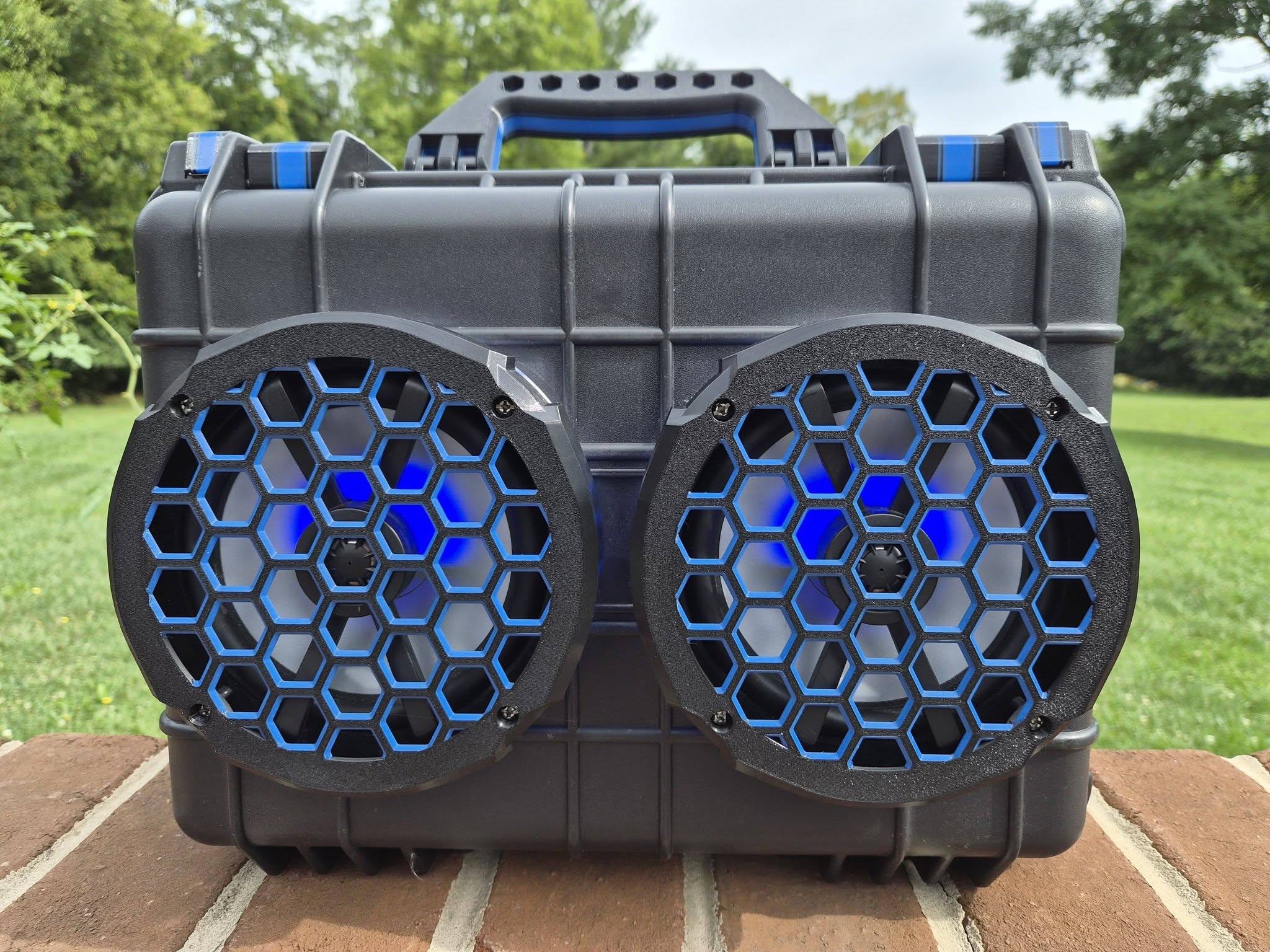 Blue-accent Kicker KM65 customer build